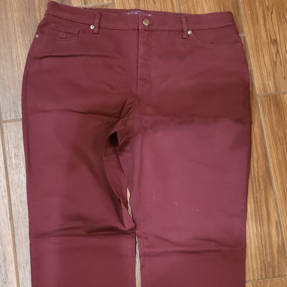 Gloria Vanderbilt 16 short Burgandy Jean